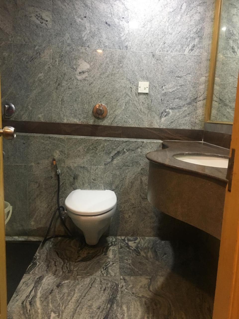 ASR Guesthouse Tirupati Eksteriør billede